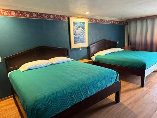 Provo Inn & Suites Bagian luar foto