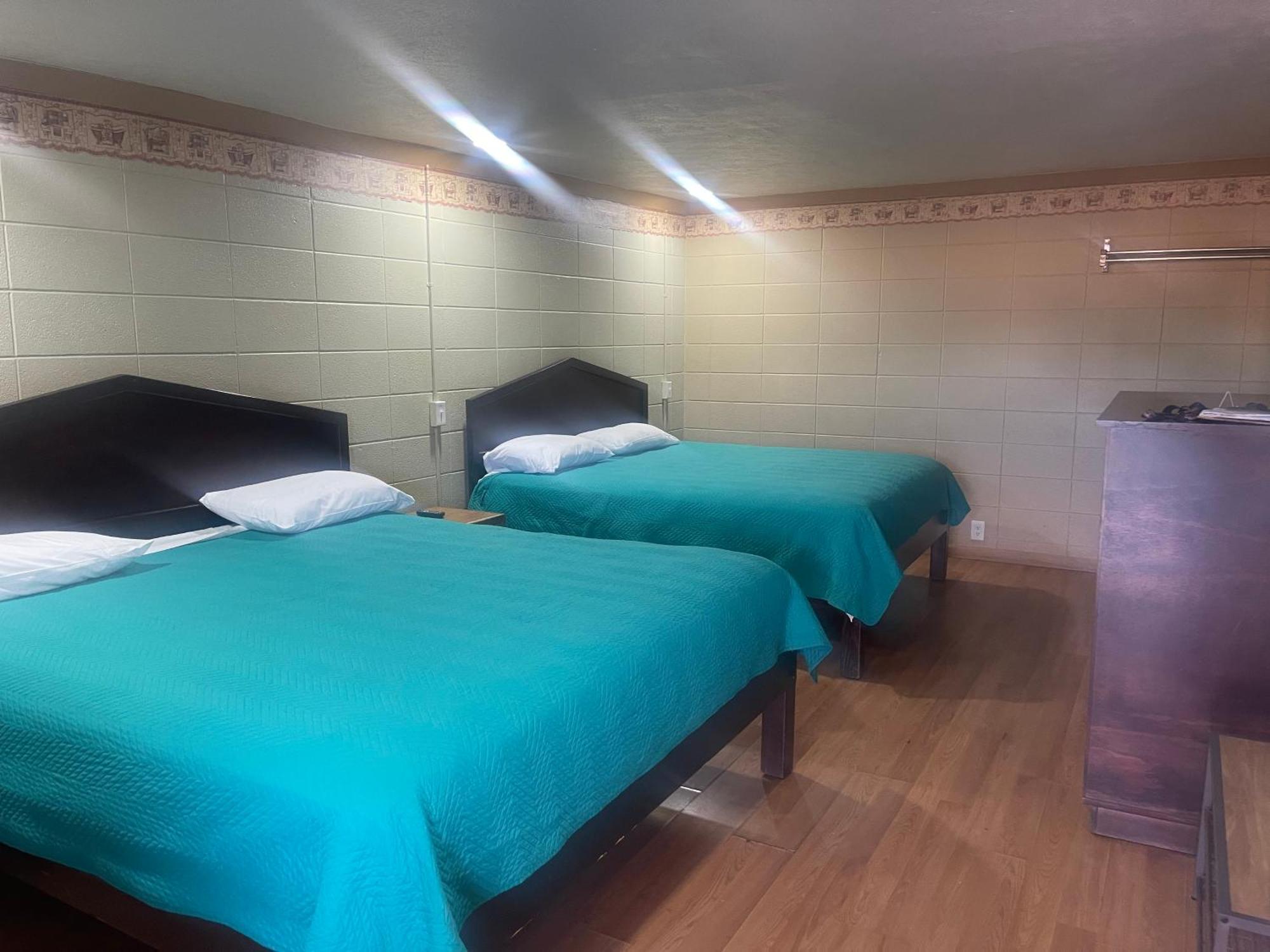 Provo Inn & Suites Bagian luar foto