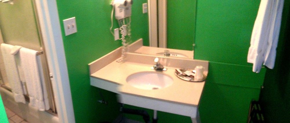 Provo Inn & Suites Bagian luar foto