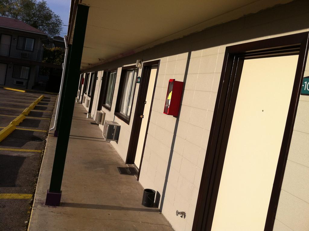 Provo Inn & Suites Bagian luar foto